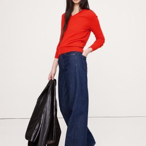 Lightweight Cashmere V-Neck Sweater