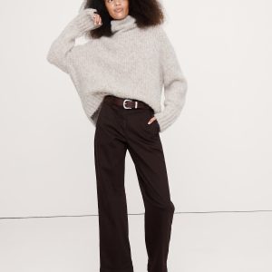 The Weekender Straight-Leg Pant